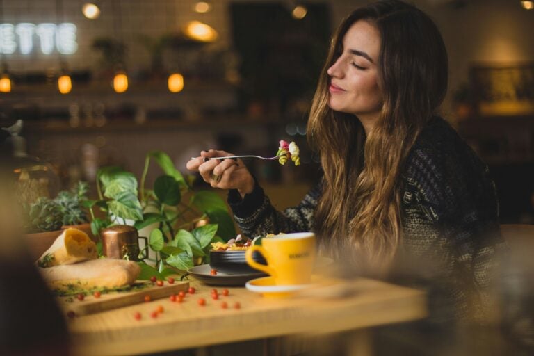 Mindful Eating in Real Life: How to Support Your Gut and Reduce Inflammation When Life Is Busy